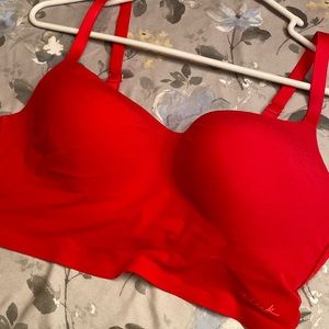 Wireless lightly lined bra